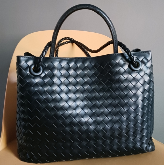 Elegant Black Woven Shoulder Bag - Picture 6 of 14